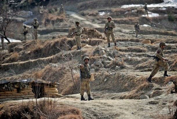 باجوڑ ایجنسی میں سیکورٹی فورسزنے شدت پسندوں کے مشتبہ ٹھکانوں پر بمباری کی ہے ۔ دوسری طرف شدت پسندوں نے تحصیل ملارزئی کے علاقے باٹوارمیں ہائی سکول کو دھماکہ خیز مواد سے اڑا دیا