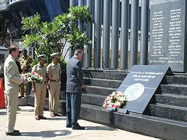 بھارت میں امریکہ کےسفیرٹموتھی روئمرنے پاکستان سے دہشتگردی کے خلاف جنگ میں ڈومور کا مطالبہ کیا ہے۔