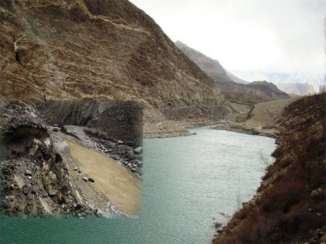 وادی ہنزہ میں گرمی کے باعث گلیشیئر پگھلنے میں تیزی آگئی جس سے عطاء آباد جھیل میں پانی کی آمد سات ہزارآٹھ سوکیوسک تک پہنچ گئی ہے ۔