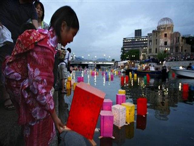 جاپانی شہروں ہیروشیما کے بعد ناگاساکی پر بھی امریکہ کی جانب سے ایٹم بم گرائے جانے کے پینسٹھ سال مکمل ہونے پر دعائیہ تقریب منعقد کی گئی۔