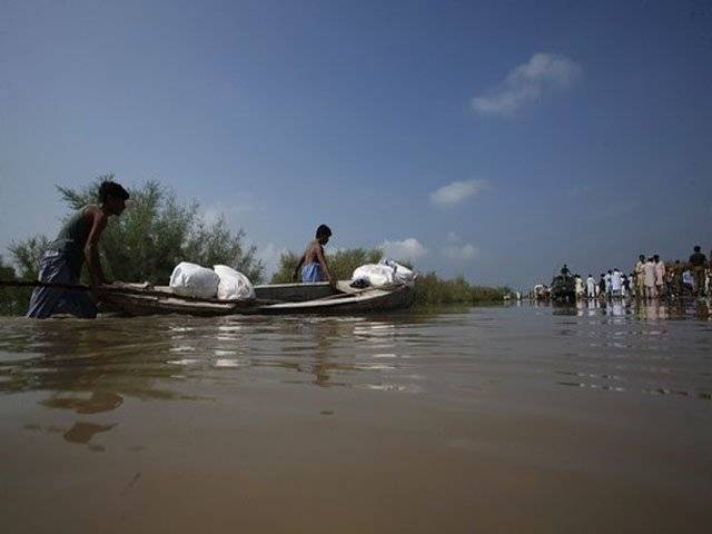 بالائی علاقوں میں شدید بارشوں کے بعد دریائے سندھ میں چشمہ اورتونسہ کے مقام پر پانی کی سطح میں خطرناک حد تک اضافہ ہوگیا، جس سے جنوبی پنجاب کے کئی علاقے ایک بار پھر زیرآب آنے کا خدشہ ہے