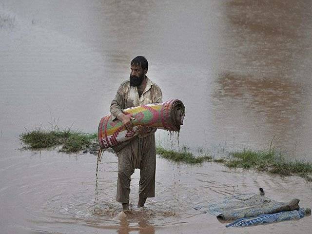 بھارت کی جانب بغیر اطلاع کے   دریائے راوی اورستلج میں پانی چھوڑے جانے سے سیلاب کا خطرہ پیدا ہوگیا ، قصورمیں درجنوں بستیاں اورسینکڑوں ایکڑ رقبہ زیرآب آگیا ہے