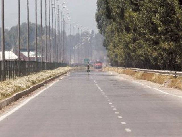 مقبوضہ کشمیر میں بھارتی فوج کے ہاتھوں گیارہ سالہ لڑکے کی شہادت کے خلاف احتجاج کا سلسلہ جاری ہے ، قابض انتظامیہ نے سری نگر سمیت متعدد علاقوں میں ایک بارپھرکرفیو نافذ کر دیا ہے  