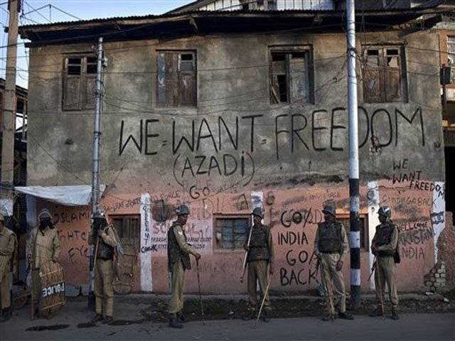 بھارتی حکومت اوراپوزیشن ارکان پر مشتمل کل جماعتی وفد بات چیت کیلئے مقبوضہ کشمیر کے دارالحکومت سری نگر پہنچ گیا۔ ادھرمیر واعظ عمر فاروق اورسید علی گیلانی نے مذاکرت کی دعوت مسترد کردی ۔