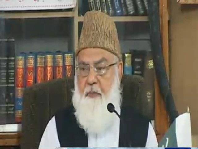 سابق امیر جماعتِ اسلامی قاضی حسین احمد نے کہا ہے کہ حکومت کو تب تک بھارت سے کسی قسم کے کوئی مذاکرات نہیں کرنے چاہئیں جب تک وہ کشمیر کو اٹوٹ انگ کہنے کی رٹ نہ ختم کر دے