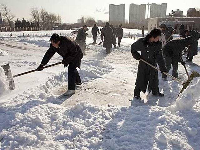 چین میں شدید برفباری کی وجہ سے نظام زندگی بری طرح متاثرہوا ہے، بعض علاقوں میں درجہ حرارت منفی پچیس ڈگری سینٹی گریڈ تک پہنچ گیا ہے۔