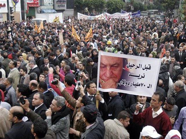 مصری صدرحسنی مبارک کےاقتدار نہ چھوڑنے کے اعلان کے بعد حکومت مخالف مظاہرین نے صدارتی محل کی طرف مارچ شروع کردیا ۔