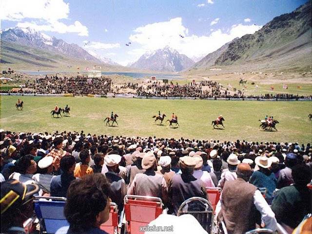 خیبرپختو نخوا کے ضلع چترال میں تین روزہ شندور میلے کا آغاز ہوگیا بین الاقوامی شہرت یافتہ شندور میلہ کے پہلےدن غذر کی ٹیم نےلاسپور ٹیم کو شکست دے دی