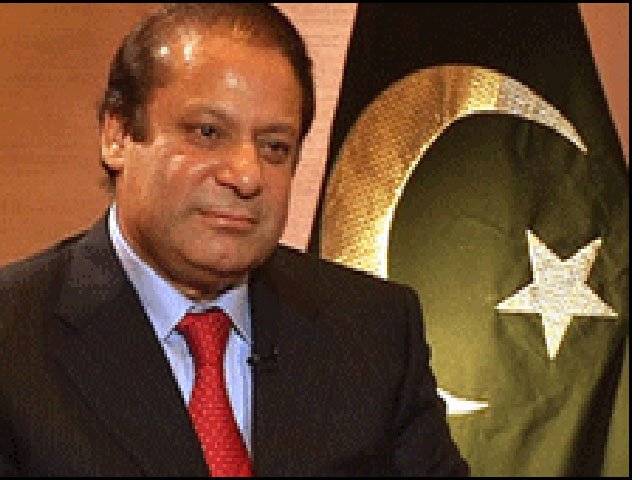 مسلم لیگ نون کے سربراہ میاںمحمد نوازشریف مری میں حفاظتی انتظامات بالائے طاق رکھتے ہوئے مال روڈ پہنچ کرلوگوں میں گھل مل گئے اور ان کے مسائل سنے۔