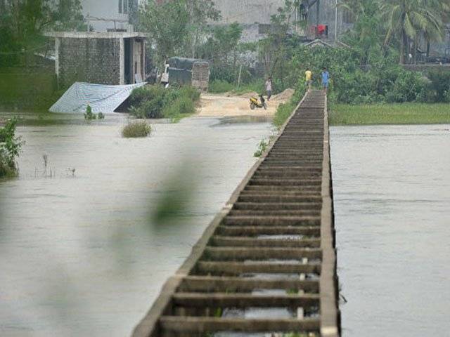 چین کے صوبہ ہینان میں سیلاب سے کئی دیہات زیر آب آ گئے ۔