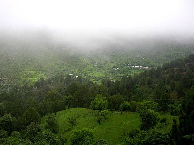 ملک کے زیادہ ترعلاقوں میں موسم خشک اور گرم، تاہم کوہاٹ، راولپنڈی ڈویژن، کشمیر اور گلگت بلتستان میں تیزہواؤں کے ساتھ ہلکی بارش کا امکان ہے۔