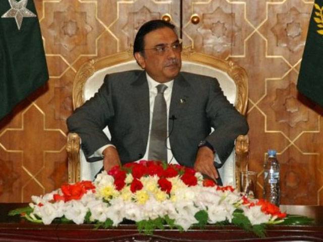 صدرآصف علی زرداری نے سندھ حکومت کو کراچی میں بہر صورت قیام امن اورلیاری کا مسئلہ سیاسی بنیادوں پر حل کرنے کی ہدایت کی ہے۔