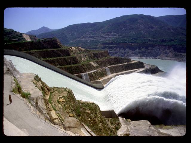 ارسانے تربیلا ڈیم میں پانی کے اخراج میں دس ہزار کیوسک کمی کردی، ڈیم میں پانی کا لیول انتہائی سطح سے انیس فٹ کم ہوگیا ہے۔