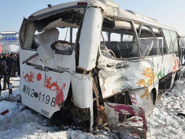 چین میں مسافر بس اور ٹرین میں تصادم سے نو افراد ہلاک اور اڑتیس زخمی ہوگئے۔ 