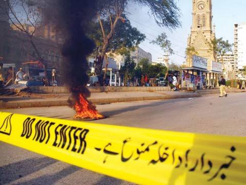 سانحہ کوئٹہ کےخلاف ملک کےچھوٹےبڑے شہروں میں دھرنےاوراحتجاج, دن بھر کاروباری مراکزبند، شہروں میں سوگ کی فضا رہی 