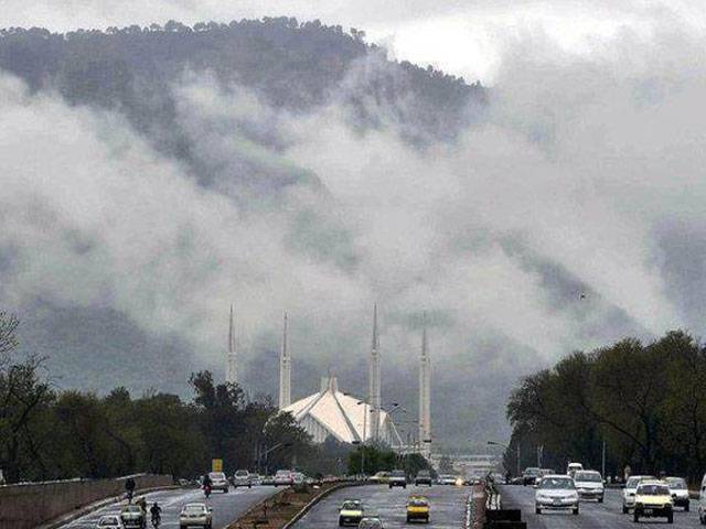 اسلام آباد اور گرد و نواح میں رات گئے آندھی وطوفان کے بعد موسلا دھارش بارش ہوئی جس سے موسم خوشگوارہوگیا۔