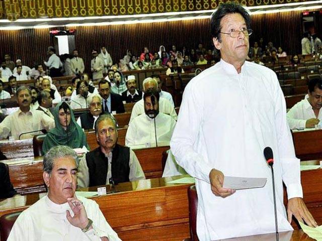 قومی اسمبلی میں پاکستان تحریک انصاف کے سربراہ عمران خان نے کہا ہے کہ چیف جسٹس انتخابات میں دھاندلی کی تحقیقات کریں، ملکی مفاد کے ہراقدام میں حکومت کا ساتھ دیں گے.