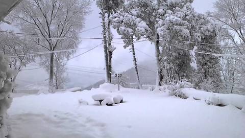 آزاد کشمیر سمیت ملک کے مختلف علاقوں میں بارش ،پہاڑوں پربرفباری کا سلسلہ جاری