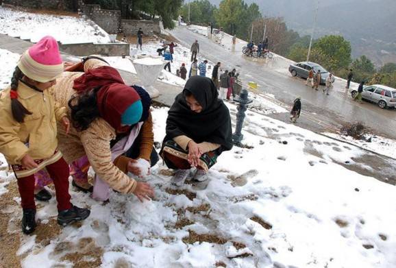  ملک کے بالائی علاقوں میں بارش اور پہاڑوں پربرفباری کا امکان