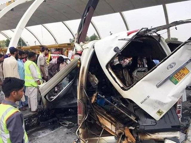 اسلام آباد ٹول پلازہ پرمسافروین کو حادثہ،12 افرادجاں بحق