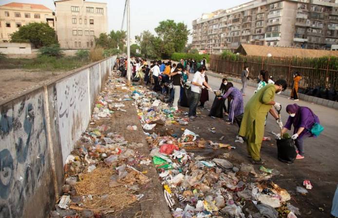 گلوکار علی ظفر،شہزاد رائے,کرکٹر وہاب ریاض کلین کراچی مہم کا حصہ بن گئے