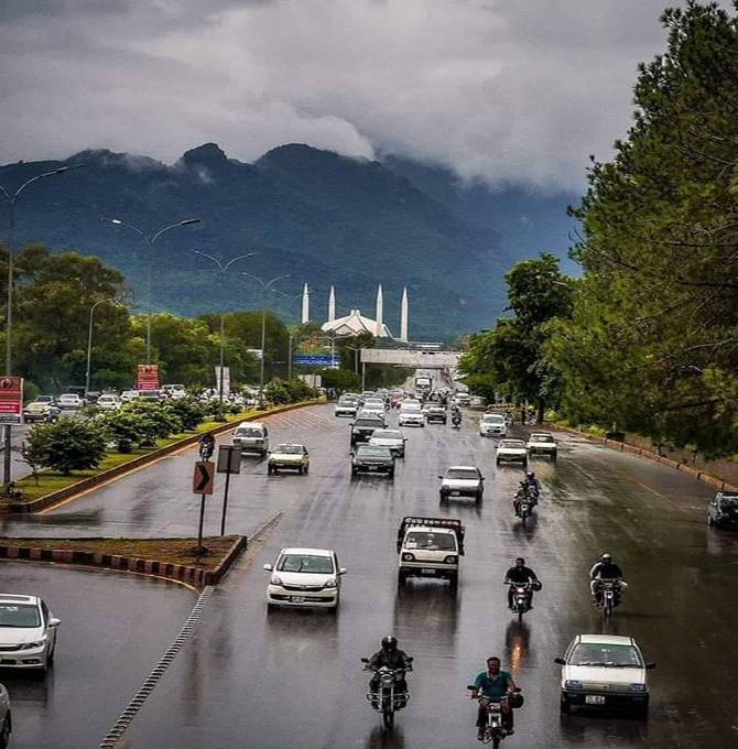 ملک کے مختلف علاقوں میں گرچ چمک کے ساتھ بارش کا سلسلہ جاری رہے گا:محکمہ موسمیات