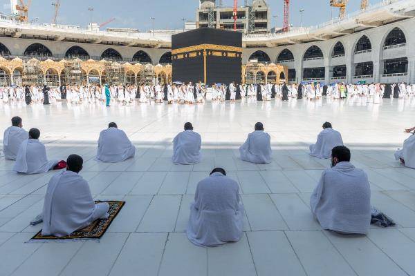 عمرہ بحالی'4 لاکھ معتمرین کی مسجدِ حرام میں نماز ادائیگی