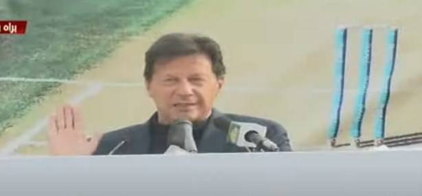  نوجوانوں کے لیے کرکٹ گرائونڈ بنانے کےفیصلے پر بہت خوشی ہوئی: عمران خان