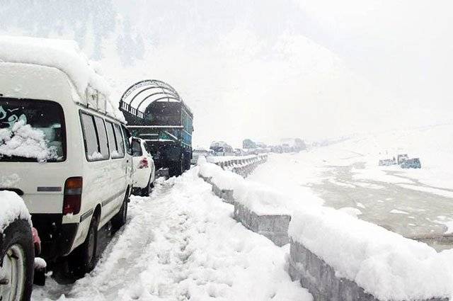 بابوسر ناران شاہراہ پر شام 4 سے صبح 9 بجے کے درمیان ٹریفک پر پابندی لگا دی گئی