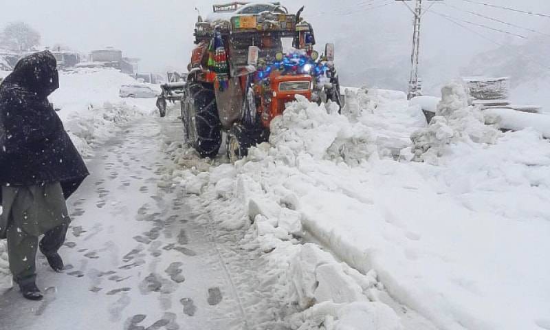 خیبرپختونخوا کے بالائی علاقوں میں شدید برف باری،بیشتر راستے بند ہو گئے