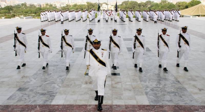 یومِ آزادی کے موقعے پر مزارِ قائد پر گارڈز تبدیلی کی پروقار تقریب