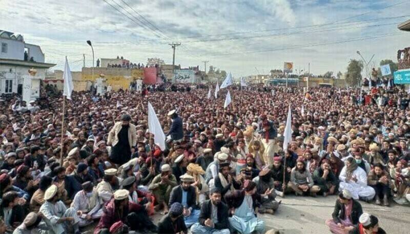 جنوبی وزیرستان میں قیام امن کیلئے مسلسل چوتھے روز بھی دھرنا جاری۔