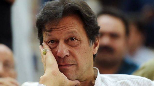 عمران خان ٹیریان وائٹ کیس میں اپنے سیاسی کیئریرکو بچانے کی جنگ لڑرہے ہیں، برطانوی اخبار