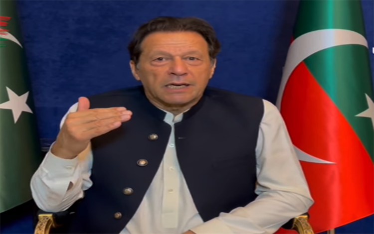 چوروں کی حکومت نے ہمیں دلدل میں پھنسا دیا ہے: عمران خان