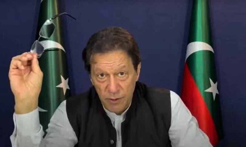 مجرموں اور احمقوں پر مشتمل ایک گروہ پوری طرح قوم پر حاوی ہوچکا ہے: عمران خان