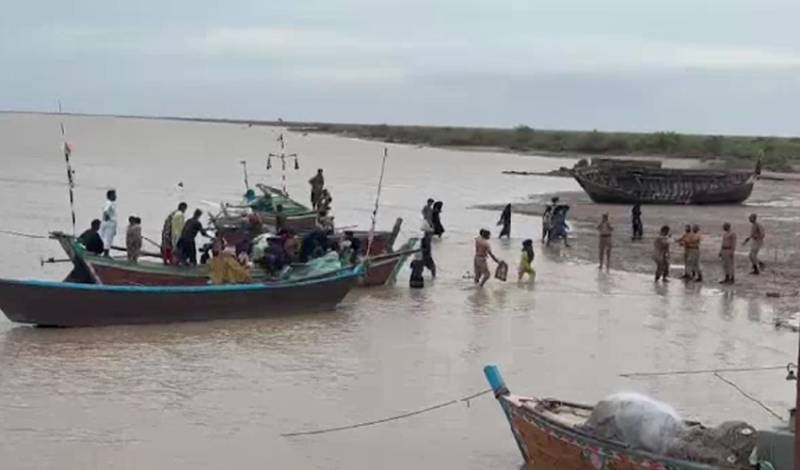 طوفان بپرجوائے کے ٹلنے کے بعد سجاول اور بدین کے ساحلی علاقوں میں زندگی معمول پر آنے لگی