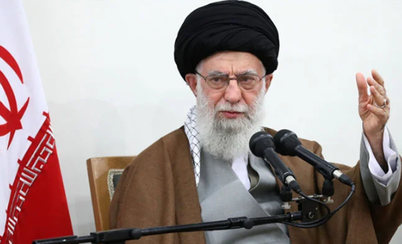 اسرائیل پر حملہ کرنیوالوں کے ہاتھ چومتے ہیں: آیت اللہ خامنہ ای