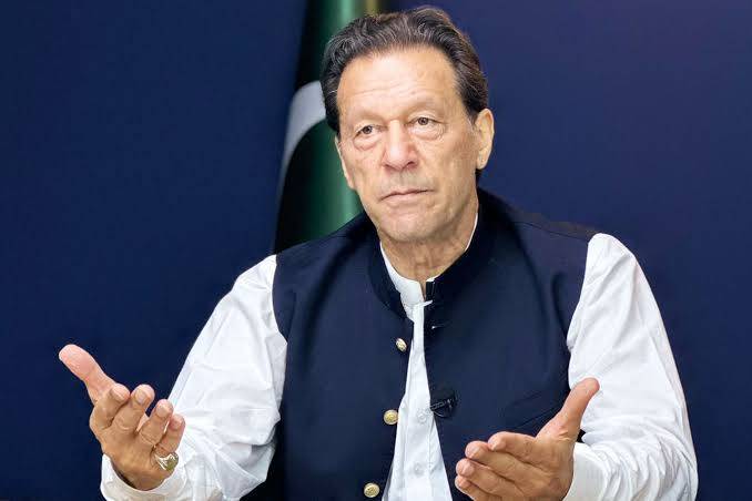 سابق وزیراعظم عمران خان کے کاغذات نامزدگی جمع کروادیئے گئے