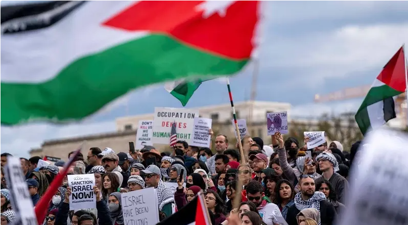 جو بائیڈن نےغزہ جنگ کےدوران اگلے 8 ماہ کے لیے امریکا میں فلسطینیوں کی ملک بدری روک دی