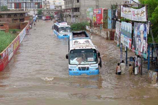 گوادر : وقفے قفے سے بارش، سڑکیں زیر آب آ گئیں