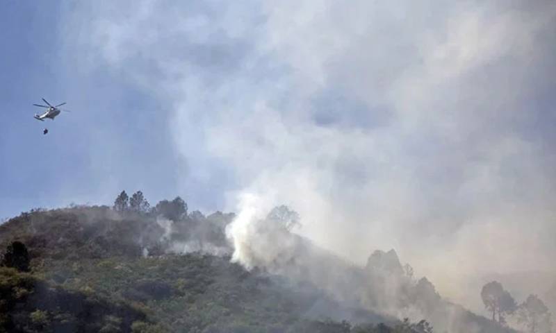 مارگلہ کی پہاڑیوں پر ایک مرتبہ پھر آگ لگ گئی، امدادی کارروائیاں جاری