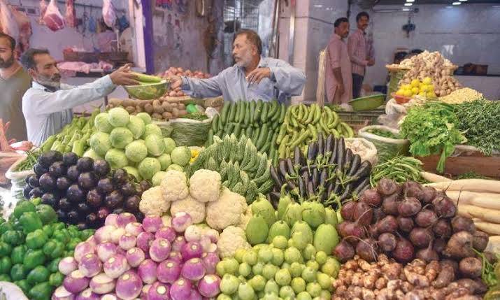 لاہور: عیدالضحیٰ قریب آتے ہی پھلوں و سبزیوں کی قیمتوں میں اضافہ