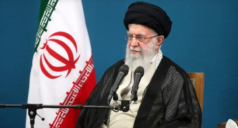 اسرائیل پر ایران کا میزائل حملہ 'قانونی اور جائز' تھا: خامنہ ای