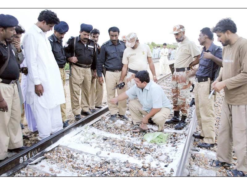 حیدرآباد: ایس اس پی آفس ریلوے ٹریک کے قریب 3 بم دھماکے‘ علاقہ لرز اٹھا