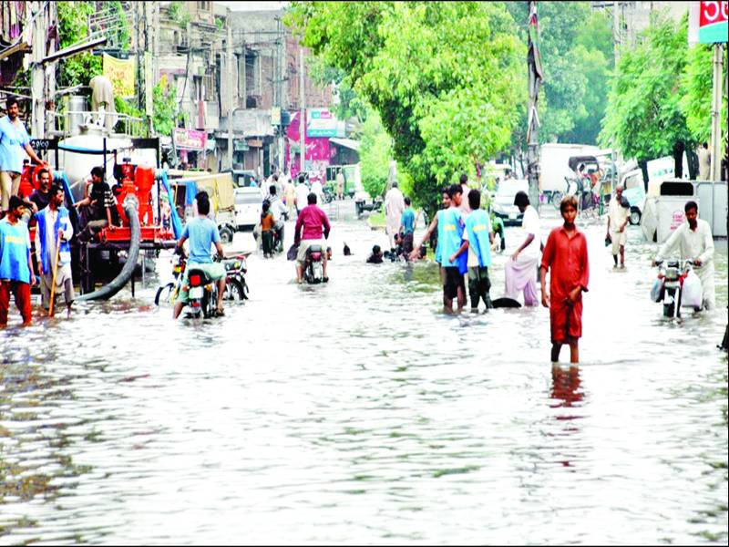 لاہور سمیت کئی شہروں میں موسلا دھار بارش ‘ حادثات ‘11 ہلاک‘ گوجرانوالہ کی جھیل میں 2 بچے ڈوب گئے 