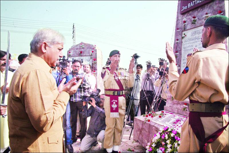 چیلنجز کیخلاف 65ءکے جذبے کی ضرورت ہے‘ پاک افواج کی ڈکشنری میں خوف کا لفظ نہیں: شہباز شریف