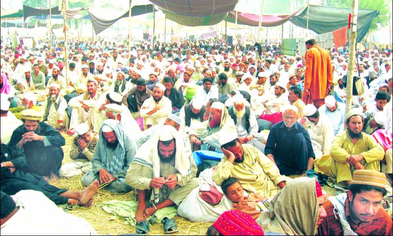 مسلمان اپنے دین پر عمل کی بجائے اغیار کے اعمال میں فلاح ڈھونڈ رہے ہیں: مولانا احمد لاٹ