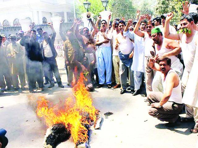 پنجاب بھر میں ایپکا ملازمین کے مہنگائی کیخلاف، مطالبات کے حق میں دھرنے، ریلیاں 