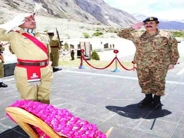 دورہ سیاچن، فوج تمام خطرات سے نمٹنے کے لئے تیار ہے، کسی قربانی سے دریغ نہیں کریں گے: آرمی چیف 