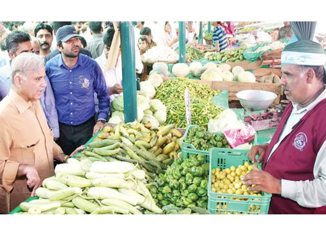 شدید گرمی اور حبس کے باوجود شہباز شریف کے 4 گھنٹے سے زائد رمضان بازاروں کے اچانک دورے، انتظامیہ بے خبر رہی